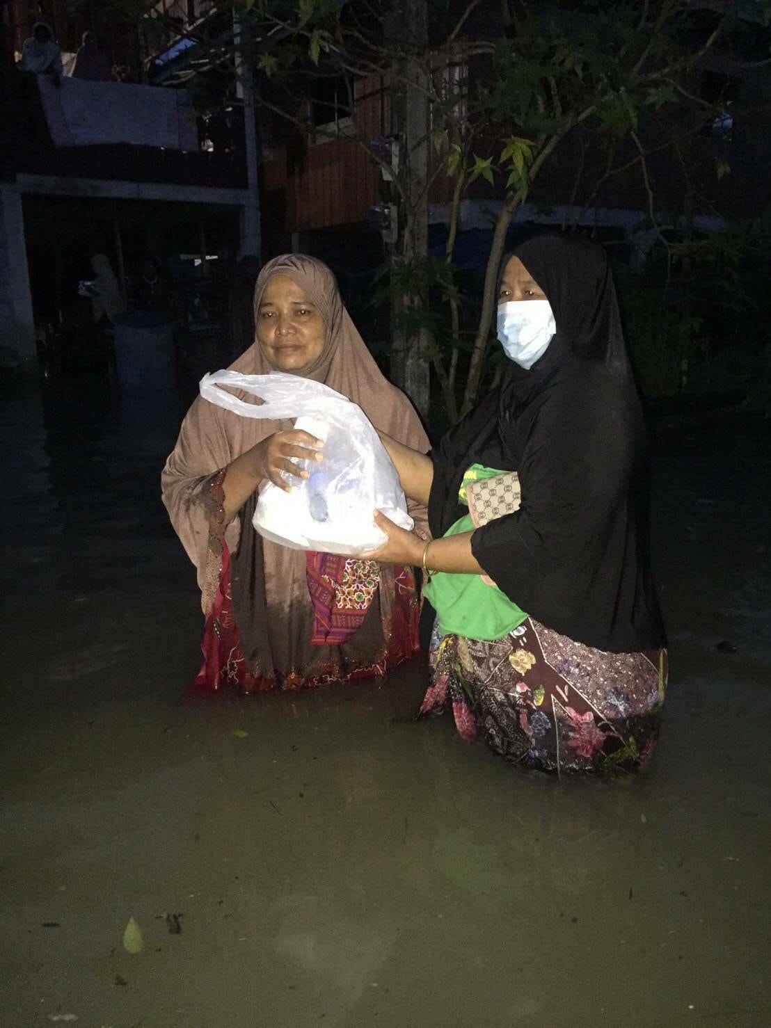 มูลนิธิเอสซีจี ตั้ง “โรงครัวมูลนิธิเอสซีจีเพื่อผู้ประสบอุทกภัย” มอบอาหารและน้ำดื่มให้ผู้ประสบภัยน้ำท่วมภาคใต้